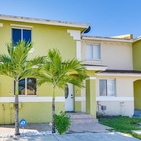 Opa-Locka Townhome, 15 Mi To Miami Beach! Zewnętrze zdjęcie