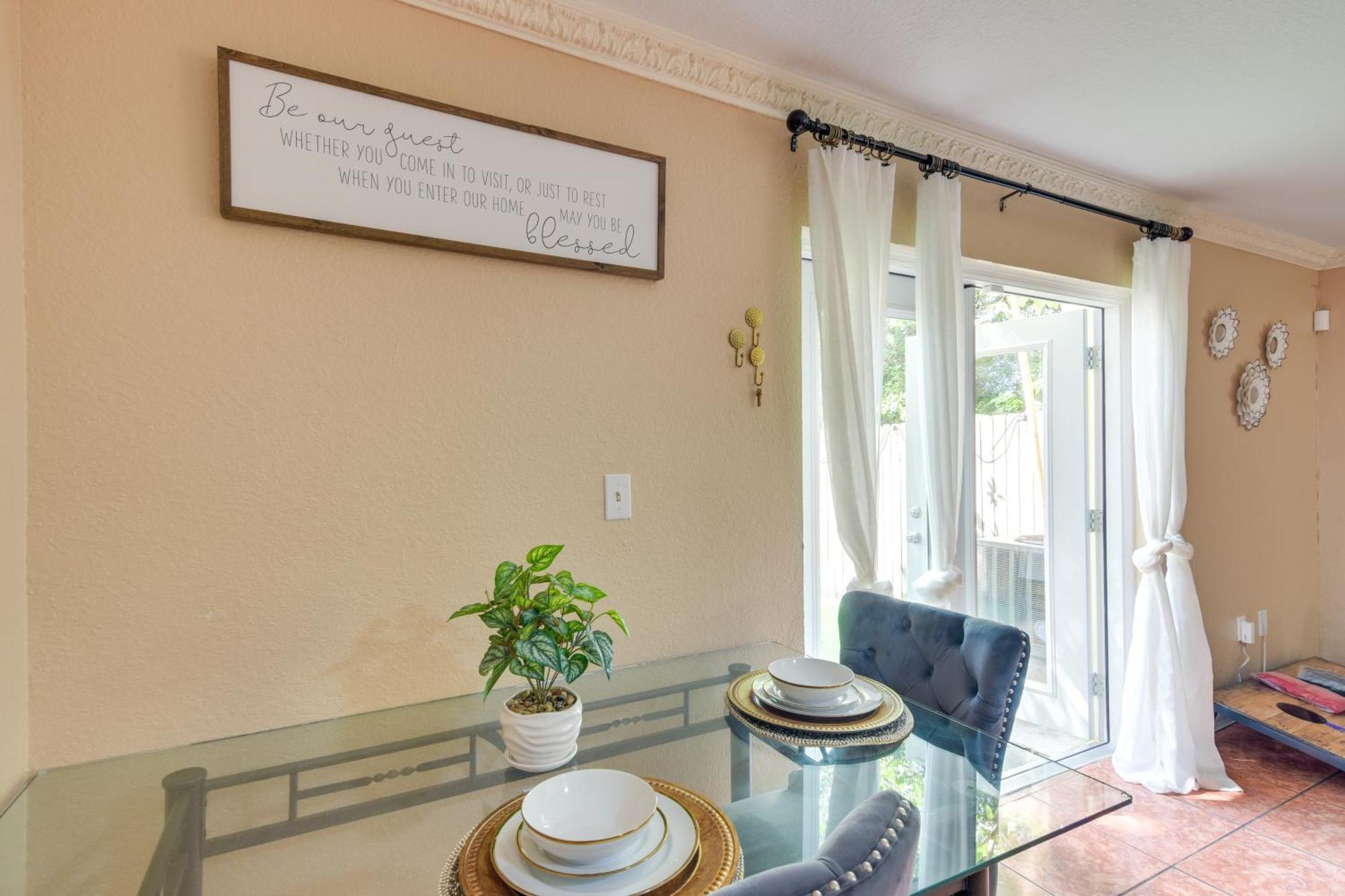 Opa-Locka Townhome, 15 Mi To Miami Beach! Zewnętrze zdjęcie