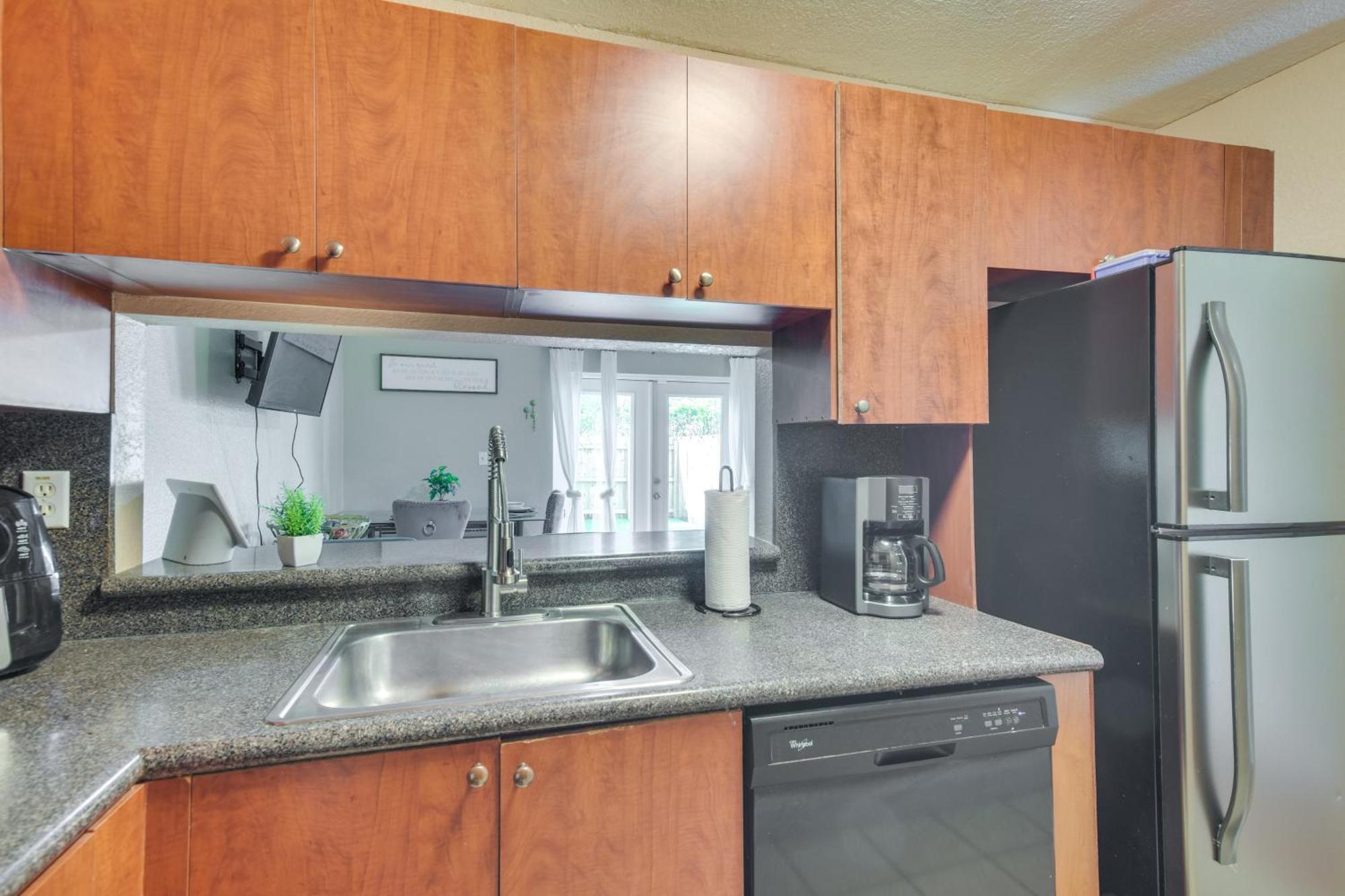 Opa-Locka Townhome, 15 Mi To Miami Beach! Zewnętrze zdjęcie