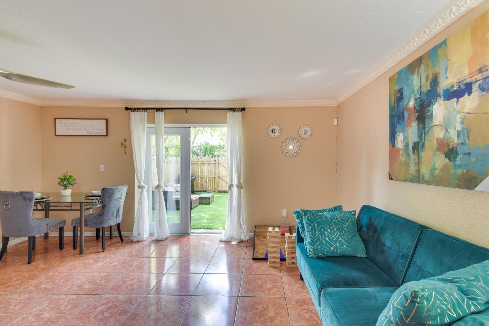 Opa-Locka Townhome, 15 Mi To Miami Beach! Zewnętrze zdjęcie