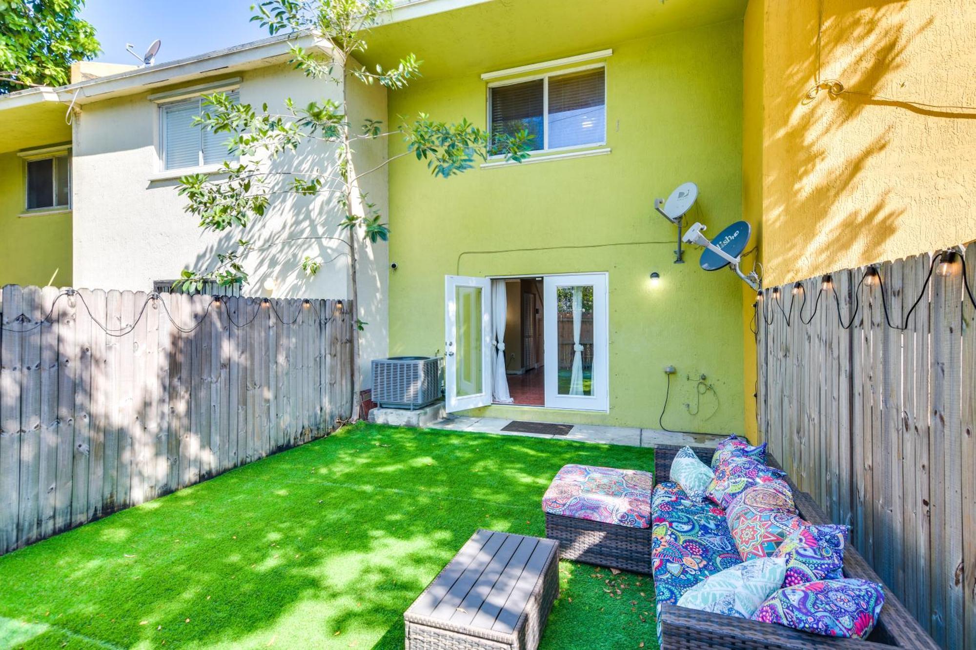 Opa-Locka Townhome, 15 Mi To Miami Beach! Zewnętrze zdjęcie